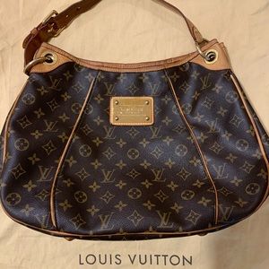 Louis Vuitton Galleria PM Shoulder Bag